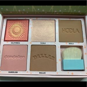 Benefit cheekleader never used w/ box and plastic